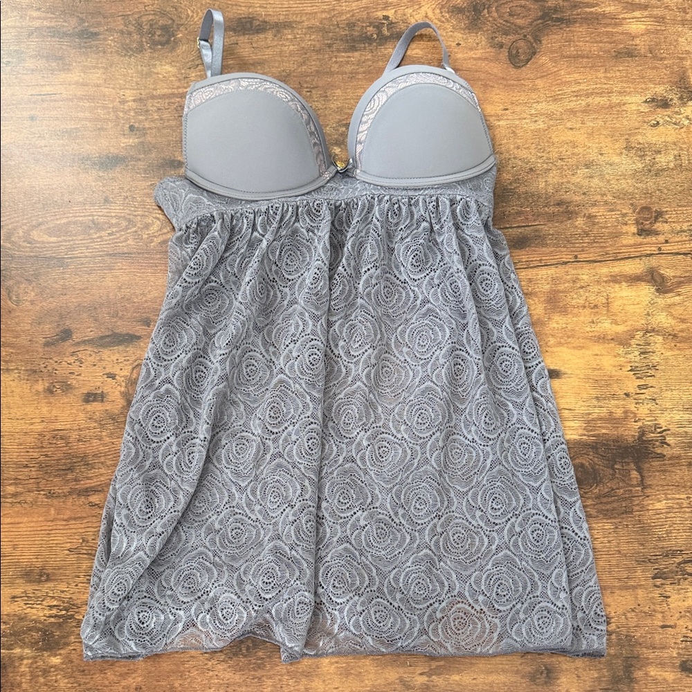 Daisy Fuentes Elegant Gray Lace Chemise